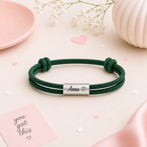 Személyre szabható madzag karkötő névvel és motívummal