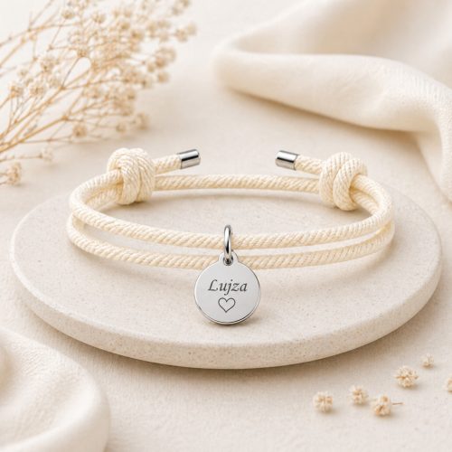 Egyedi gravírozott  madzag karkötő névvel és motívummal