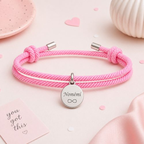 Egyedi gravírozott  madzag karkötő névvel és motívummal