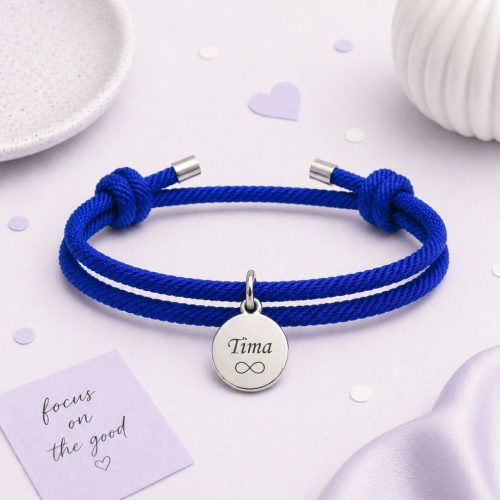 Egyedi gravírozott  madzag karkötő névvel és motívummal