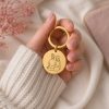 Nővér/Barátnő Érme Kulcstartó (2 Alakos) – Gravírozható Nemesacél Ajándék