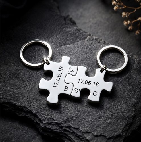 Páros puzzle kulcstartó – gravírozott névvel és dátummal