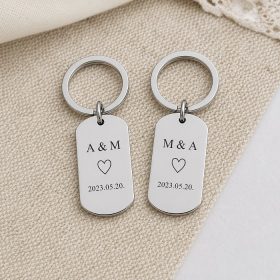 Egyedil páros kulcstartó dátummal és monogrammal
