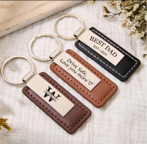 Egyedi gravírozott férfi kulcstartó – név, dátum, koordináta