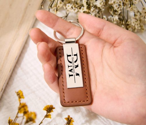 Egyedi gravírozott férfi kulcstartó – név, dátum, koordináta