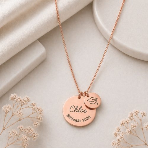 Egyedi gravírozott ballagási nyaklánc névvel – Ballagás 2026 ajándék