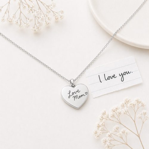 Egyedi szívmedálos nyaklánc saját kézírással gravírozva